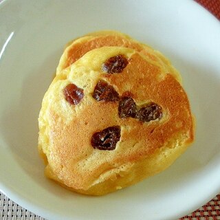 サルタナレーズンと白ごまのおやつ大豆粉パンケーキ♪